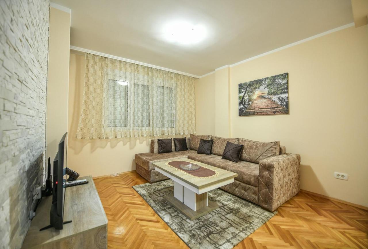 Apartman Centar 2 Podgorica Buitenkant foto